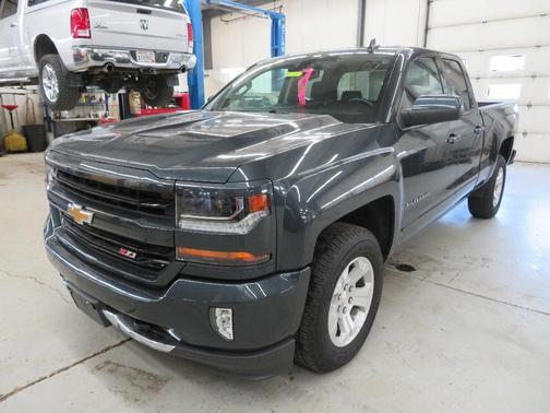 Photo 1 of 27 of 2017 Chevrolet Silverado 1500 1LT