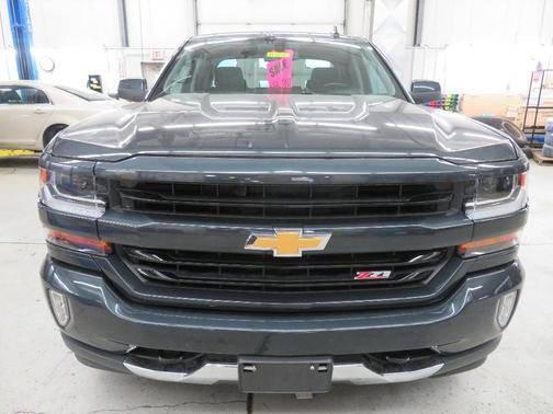 Photo 2 of 27 of 2017 Chevrolet Silverado 1500 1LT