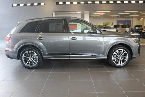 2025 Audi Q7 45 Premium Plus