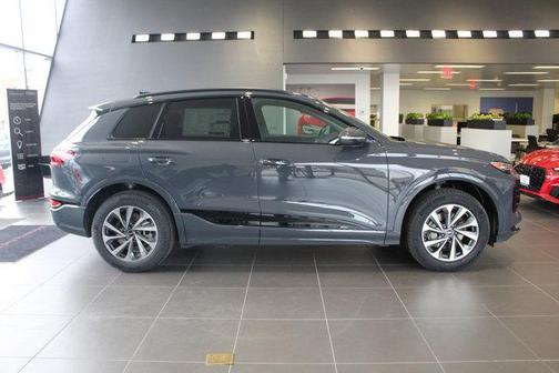 2025 Audi Q6 e-tron Premium Plus quattro