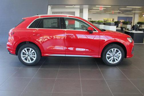 2025 Audi Q3 Premium 45 TFSI S line quattro Tiptronic