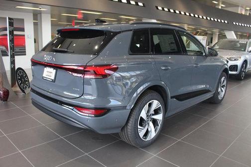 2025 Audi Q6 e-tron Premium Plus quattro