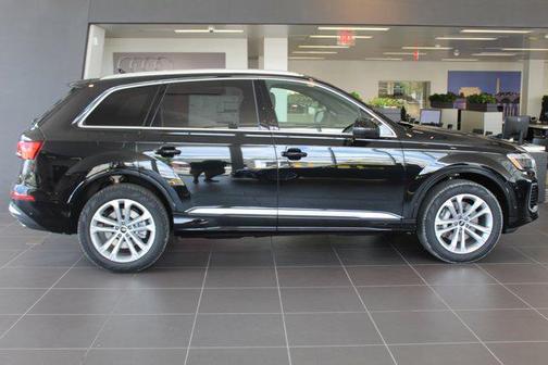 2025 Audi Q7 55 Premium Plus