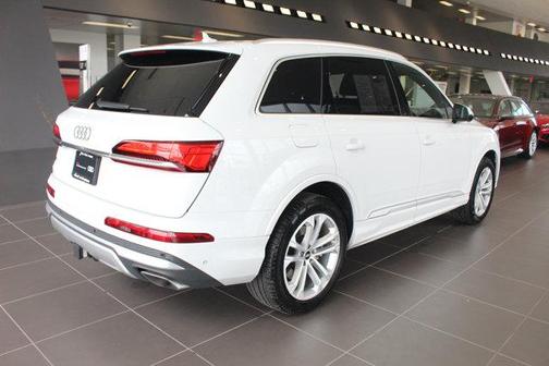 2025 Audi Q7 45 Premium Plus