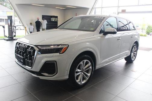 2025 Audi Q7 45 Premium Plus