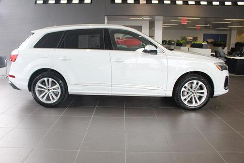 2025 Audi Q7 45 Premium Plus