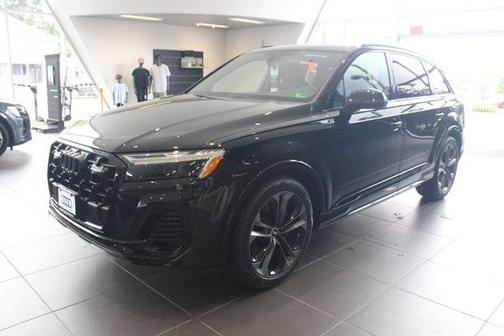 2025 Audi Q7 55 Premium Plus