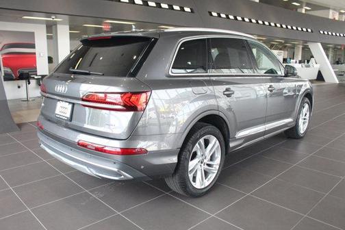 2022 Audi Q7 55 Premium Plus