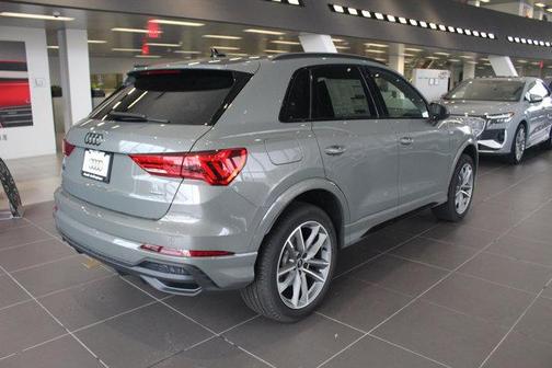 2025 Audi Q3 Premium 45 TFSI S line quattro Tiptronic