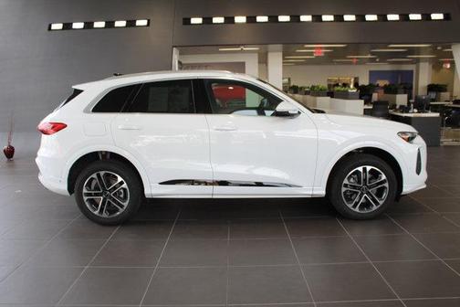 2025 Audi Q5 Premium TFSI quattro S tronic