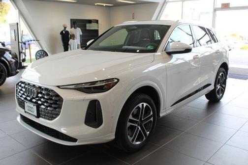 2025 Audi Q5 Premium TFSI quattro S tronic