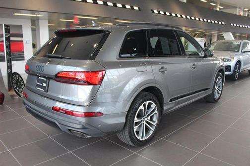 2025 Audi Q7 45 Premium Plus