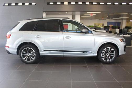 2025 Audi Q7 45 Premium Plus