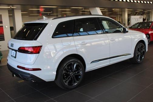 2025 Audi Q7 55 Premium Plus