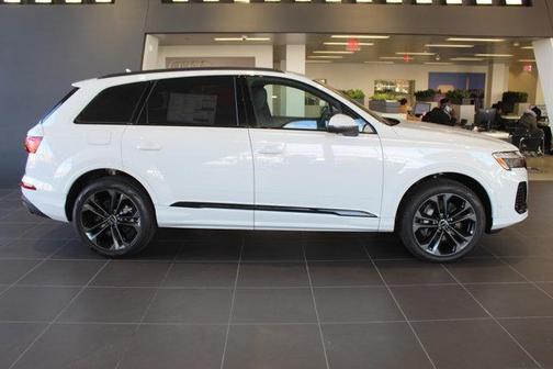 2025 Audi Q7 55 Premium Plus