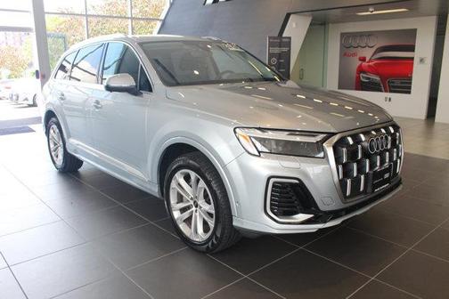 2025 Audi Q7 55 Premium Plus