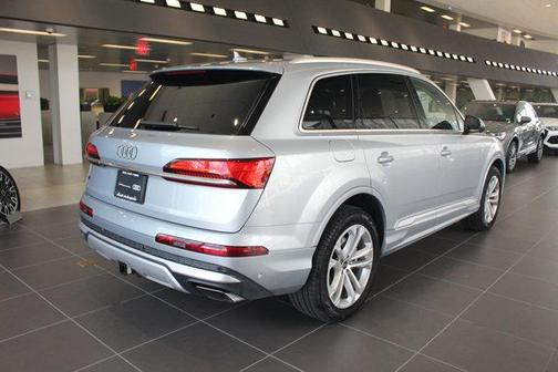 2025 Audi Q7 55 Premium Plus