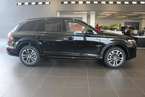 2025 Audi Q7 45 Premium Plus