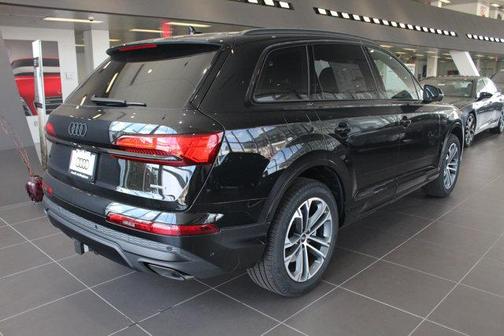 2025 Audi Q7 45 Premium Plus