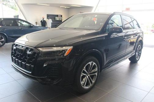 2025 Audi Q7 45 Premium Plus