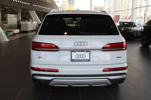 2025 Audi Q7 55 Premium Plus