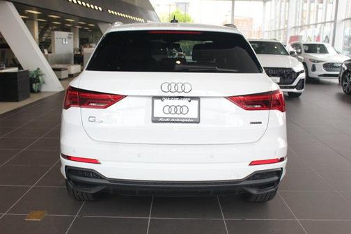 2025 Audi Q3 Premium 45 TFSI S line quattro Tiptronic