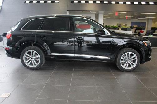 2025 Audi Q7 55 Premium Plus