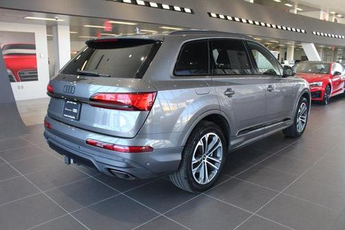 2025 Audi Q7 45 Premium Plus