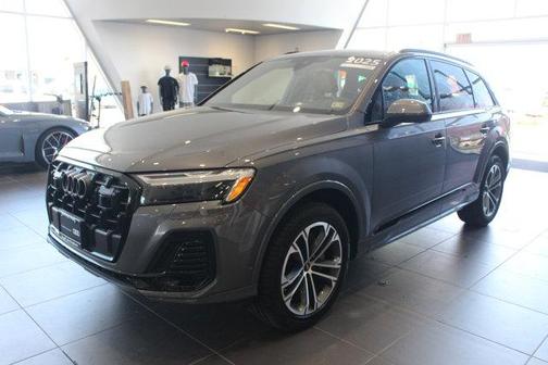2025 Audi Q7 45 Premium Plus