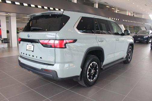 2024 Toyota Sequoia SR5