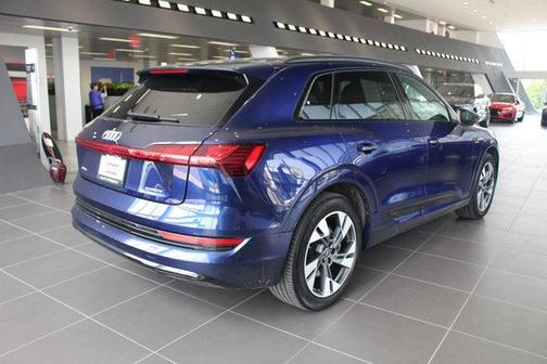 2022 Audi e-tron Premium