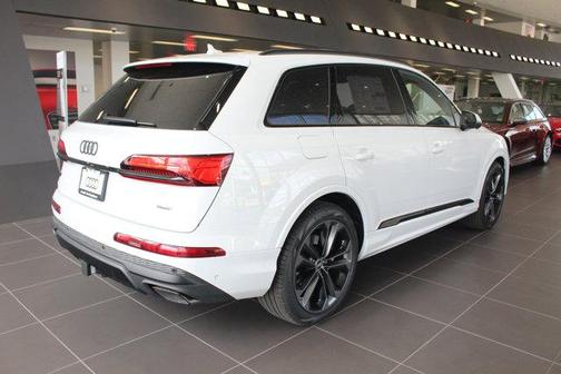 2025 Audi Q7 55 Premium Plus