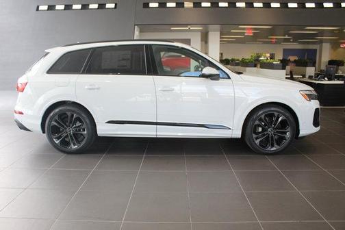 2025 Audi Q7 55 Premium Plus