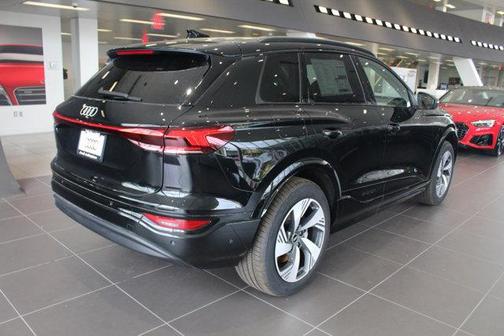 2025 Audi Q6 e-tron Premium Plus quattro