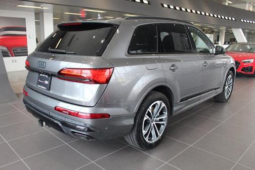 2025 Audi Q7 45 Premium Plus