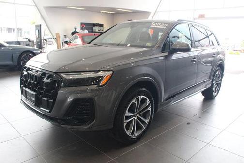 2025 Audi Q7 45 Premium Plus