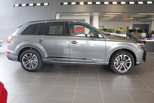 2025 Audi Q7 45 Premium Plus