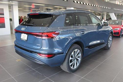 2025 Audi Q6 e-tron Premium quattro