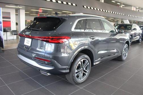 2025 Audi Q5 Premium TFSI quattro S tronic
