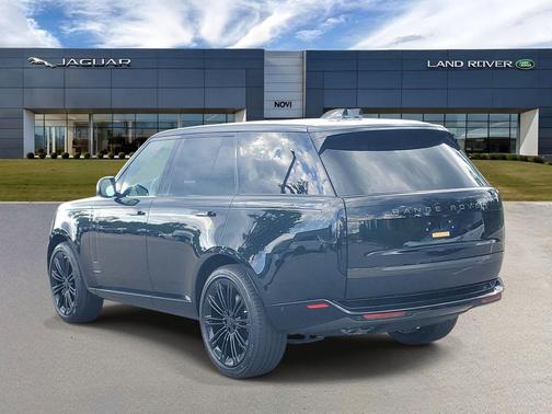 Santorini Black 2026 Land Rover Range Rover P530 SE