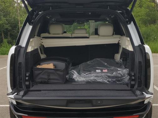 2025 Land Rover Range Rover P530 SE 7 Seat