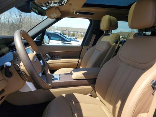 Grey 2026 Land Rover Range Rover P530 SE 7 Seat