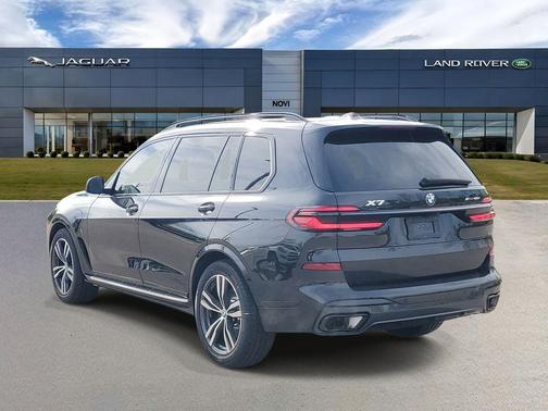 Black Sapphire Metallic 2024 BMW X7 xDrive40i