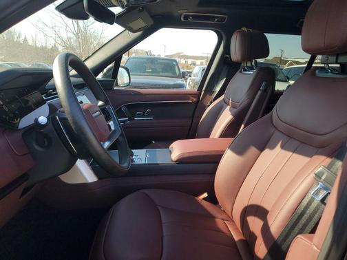 Santorini Black 2026 Land Rover Range Rover P530 SE