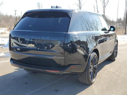 2026 Land Rover Range Rover P530 SE