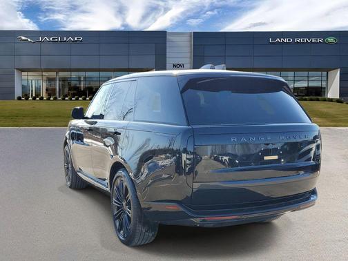 Santorini Black 2026 Land Rover Range Rover P530 SE