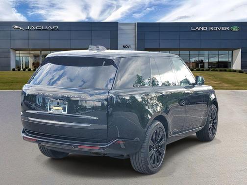 Santorini Black 2026 Land Rover Range Rover P550e SE