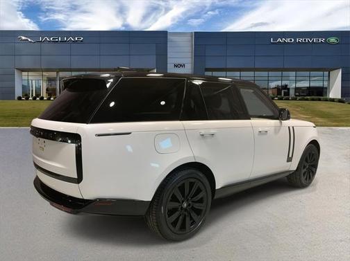 2025 Land Rover Range Rover P550e Autobiography