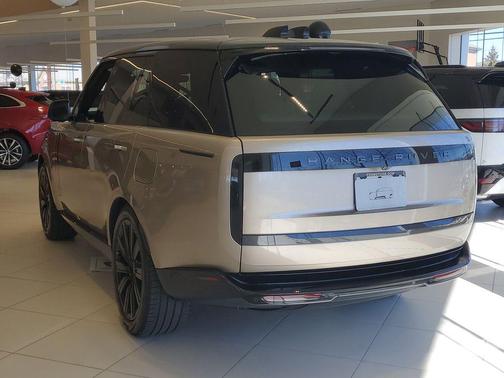 Gold 2026 Land Rover Range Rover P550e SE