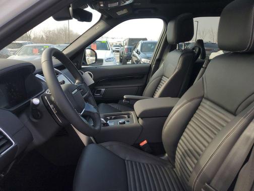 Fuji White 2026 Land Rover Discovery S